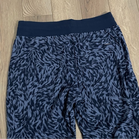 Athleta Trekkie North Printed Crop‎ 23” Jogger - Picture 7 of 10